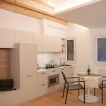 דירה Stylish Grey - 5 Minutes From The קומו